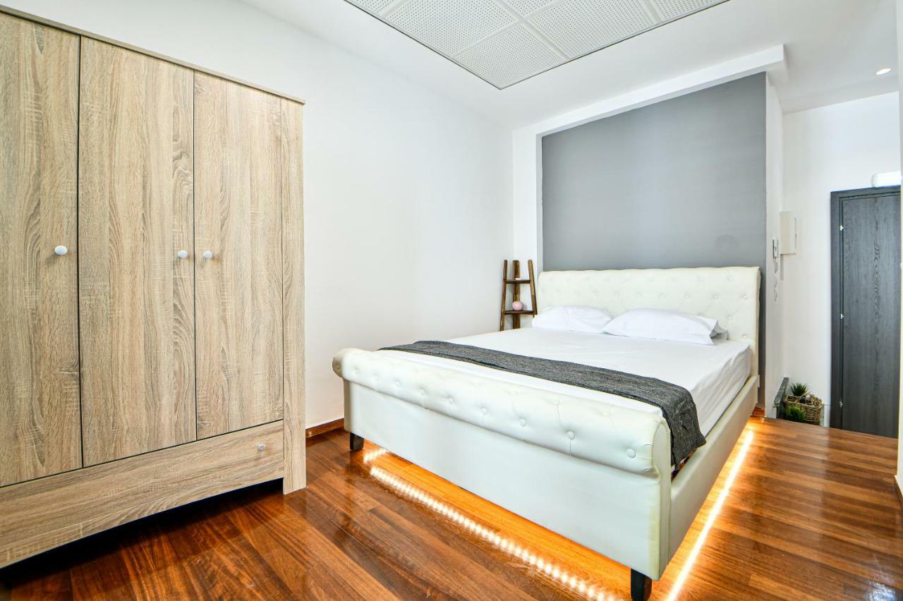 Flowers Of Athens, Boutique Aparthotel With 6-Apartments In Central Athens Atenas Exterior foto
