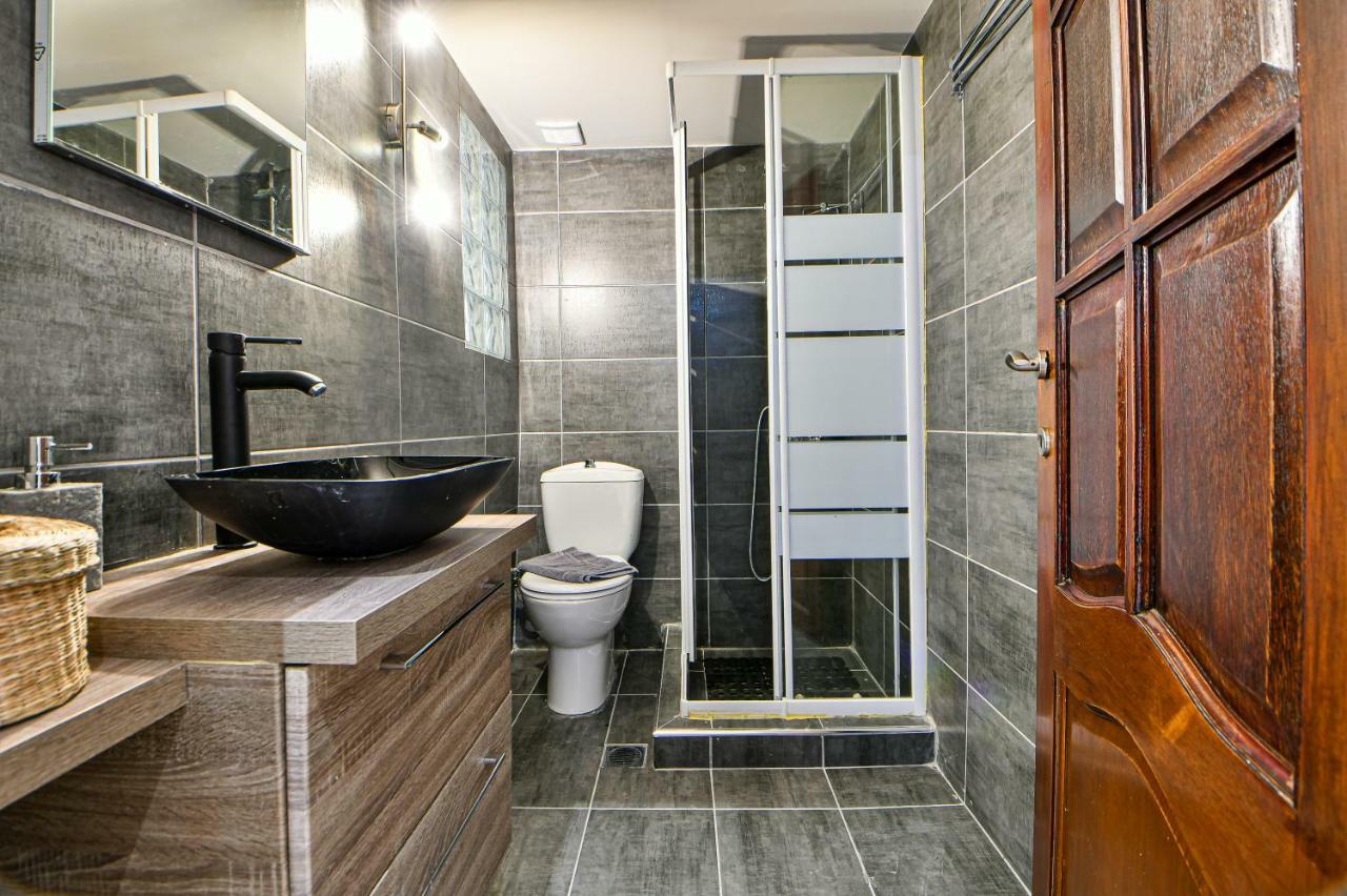 Flowers Of Athens, Boutique Aparthotel With 6-Apartments In Central Athens Atenas Exterior foto